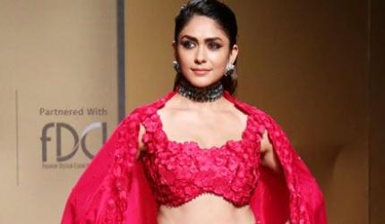 Mrunal's MOST ROYAL Look!