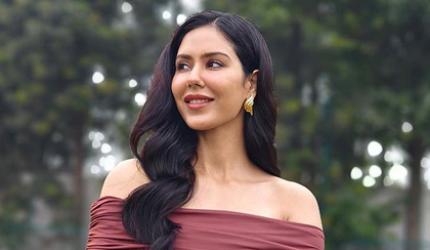 Carry On, Sonam Bajwa