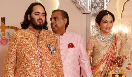 Anant Ambani Arrives For His Shaadi