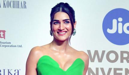 Kriti Makes A Knockout Appearance At Miss World