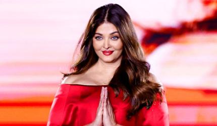 Glorious Aishwarya Woos Paris