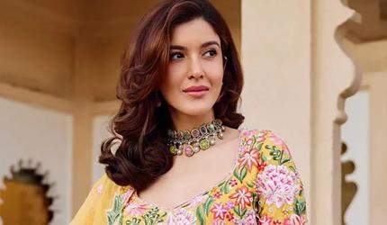 Shanaya, Janhvi, Ananya, Navya Turn BrideSquad For...