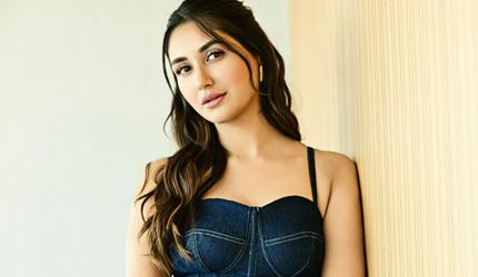 Nikita Makes Fashion Look Easy