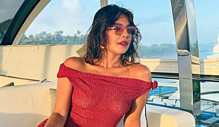 Priyanka, Nayanthara's Pretty Hot Vacay Styles