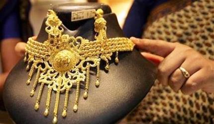 Buying jewellery over Rs 2L cash to attract 1% tax from April 1