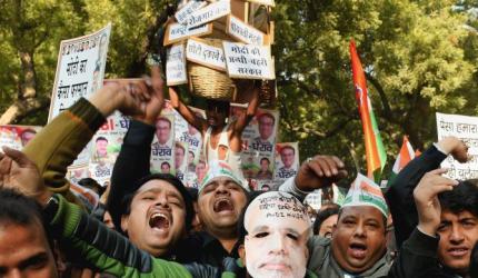 Congress leaders protest against demonetisation outside RBI offices