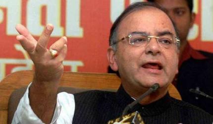 Jaitley justifies govt giving I-T rebate in interim Budget