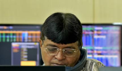 Sensex up 313 pts on buying in IT, banking & auto shrs