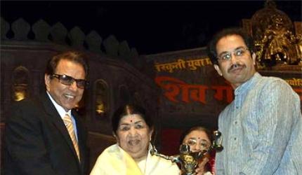 Dharmendra, Lata Mangeshkar felicited