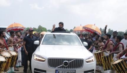 Allu Arjun flags off Kerala's famed boat race