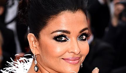 Cannes: Doesn't Aishwarya look stunning?