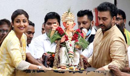 Watch: Shilpa dances during Ganpati visarjan