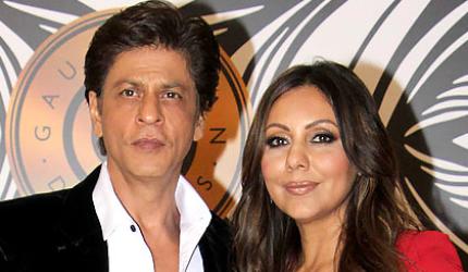 Video: Shah Rukh, Gauri glam up for a party