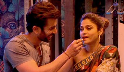 Bigg Boss 15: Jay's lipstick bonding with Shamita