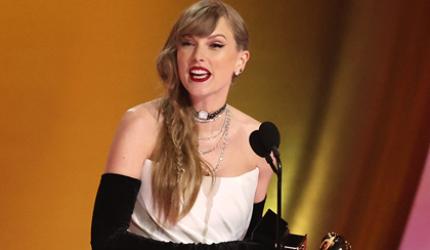 Taylor Swift Makes History At Grammys