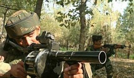 Pak troops fire at Indian positions on LoC