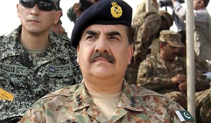 Week after surgical strikes, Pakistani army chief visits LoC