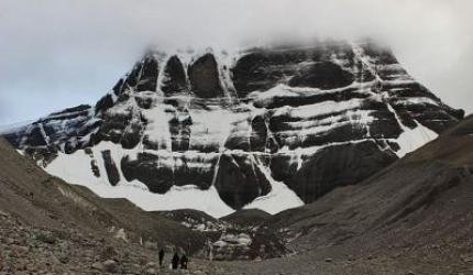 Swaraj flags off Kailash Mansarovar yatra through new route