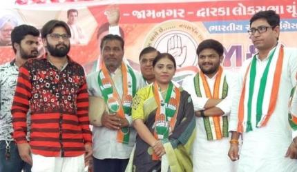 Wife in BJP, cricketer Jadeja's dad, sis join Congress