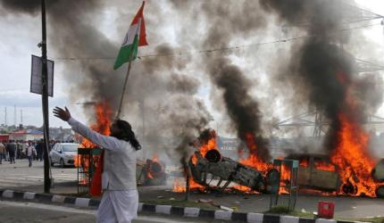 J&K Guv asks police to take strict action against violent protesters