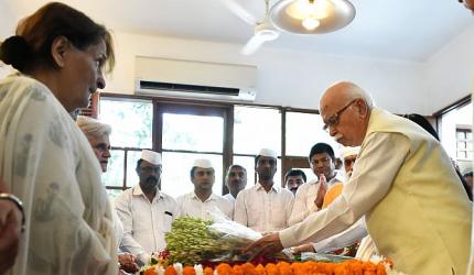 Advani, Swaraj pay homage to Sheila Dikshit