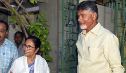 Naidu meets with Mamata on post-counting day move