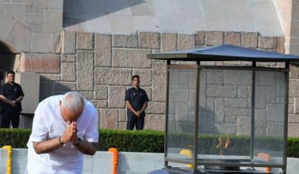 PM pays tribute to Gandhi, Vajpayee before swearing-in