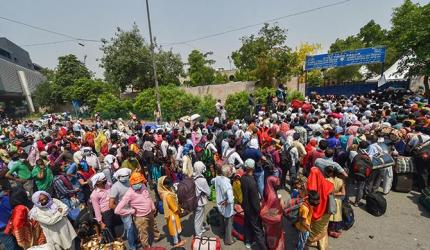 Hoping to go home, migrants walk to rlwy station daily