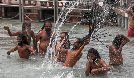 Kumbh: Lakhs take dip in Ganga amid Covid surge