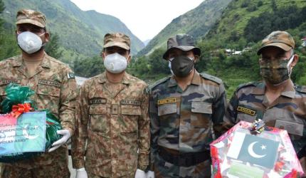 Pak's I-Day: Troops exchange sweets along LoC