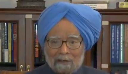 Elect govt that upholds democracy: Manmohan