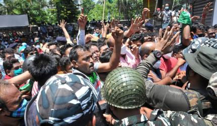 Mamata offers arrest, TMC supporters go on rampage