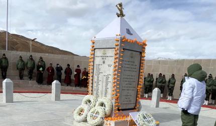 Rajnath honours Rezang La battle heroes in Ladakh