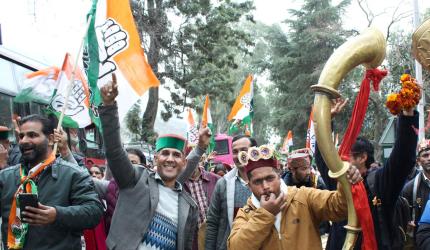 'Riwaaz' continues as Cong wrests Himachal from BJP