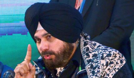 People at top want weak CM: Sidhu's dig at Gandhis