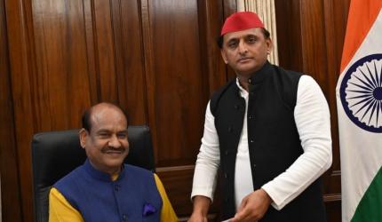 Akhilesh, Azam quit Lok Sabha, to concentrate on UP