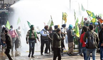 Farmers pause Delhi march after cops open water cannon