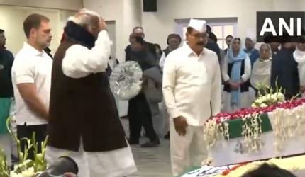 Congress leaders pay last respects to Manmohan Singh