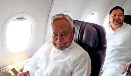 Kingmaker should...: Tejashwi shares flight with Nitish