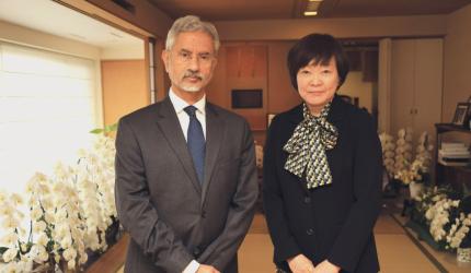 Jaishankar hands over letter from Modi to Abe's wife