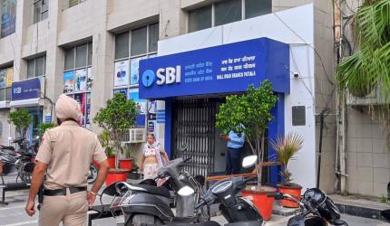 SC gives SBI 24 hrs to release electoral bonds data