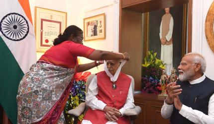 President Murmu confers Bharat Ratna on LK Advani