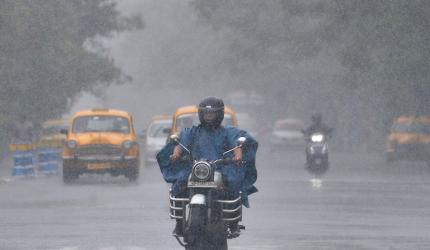 Rain lashes parts of Bengal as cyclone 'Dana' nears