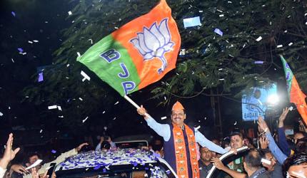 Saffron sweep in Maha; Fadnavis poised to return as CM