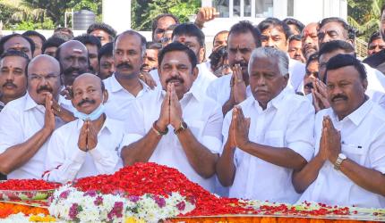 HC lifts stay on EC probe into AIADMK disputes