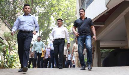 Daya Nayak, Sleuths At Saif's Crime Scene