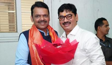 Fadnavis will ask Munde to resign if...: Maha min