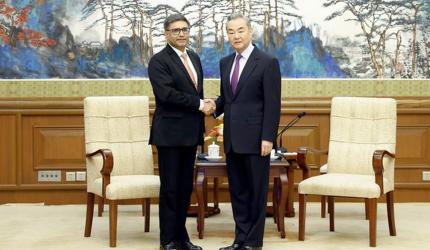 India, China should meet halfway: Chinese Foreign Min