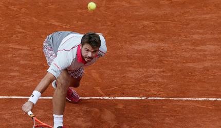 French Open: Wawrinka trumps Federer, to meet Tsonga in semis