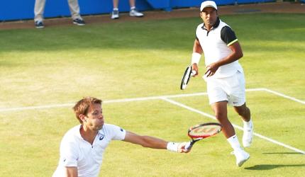 Queen's Club: Paes-Nestor sail into semifinal